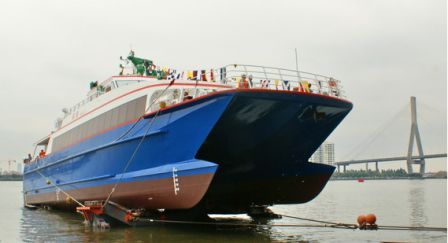 英輝南方船舶1艘雙體客渡船下水