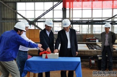 紫金山船廠江北廠一艘甲板駁開工