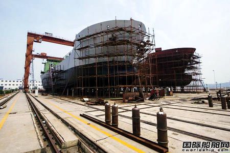 湖南船企建造136TEU江海集裝箱船