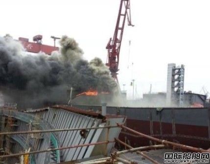 江南長興重工一艘在建船起火