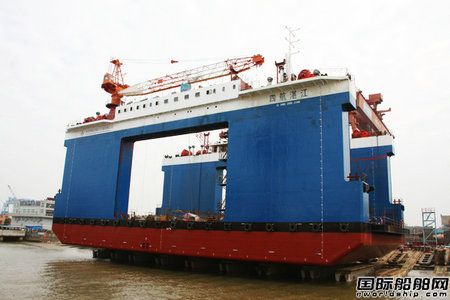 航通船業1艘4500噸半潛駁船下水