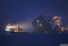 當地時間1月4日，Hoegh Autoliners旗下一艘大型汽車運輸船 “Hoegh Osaka”號在從南安普頓出發后不久，撞擊上了名為Bramble Bank的堤壩，隨即發生機械故障，并擱淺在了距離懷特島不遠的地方，船身發生45度傾斜，25名船員全都獲救。