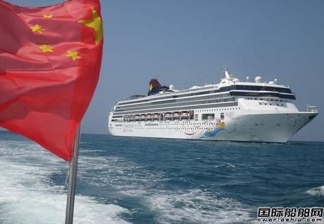 “海巡11302”輪護航“處女星”號安全靠泊