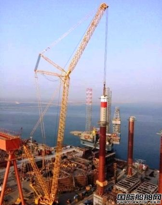 徐工2000噸履帶起重機助力中集來福士