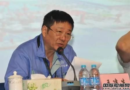 揚子江船業召開上半年度工作會議  