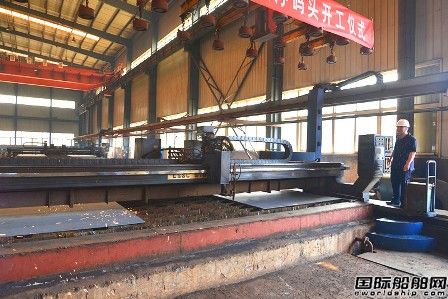 京魯船業(yè)一艘45米躉船開工建造