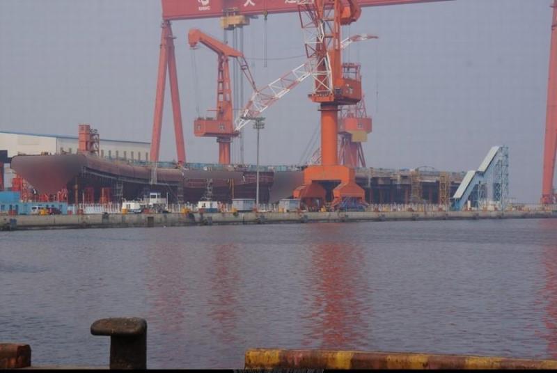 國產航母新照曝光艦體基本成形