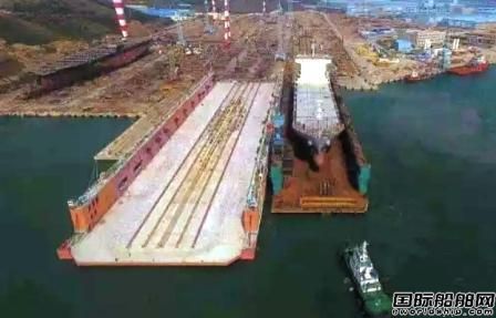 󴬴(w)(dng)2000TEUb䴬m(x)(xing)Ŀ