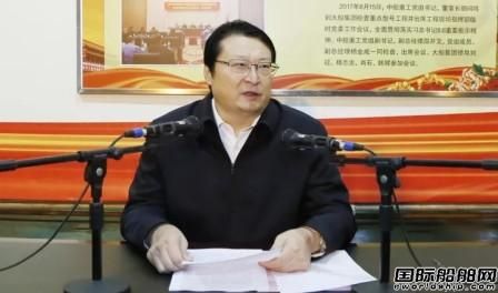 胡問鳴在首艘國產航母工程現場做宣講