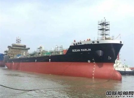 威海三進船業1.1萬噸油化船下水