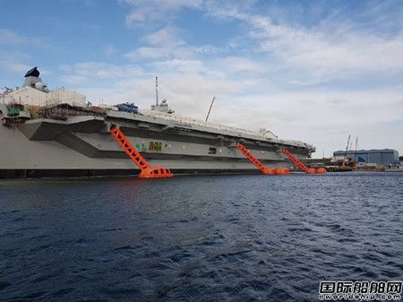 航母上也有充氣滑梯?緊急情況下可憑它棄艦逃生