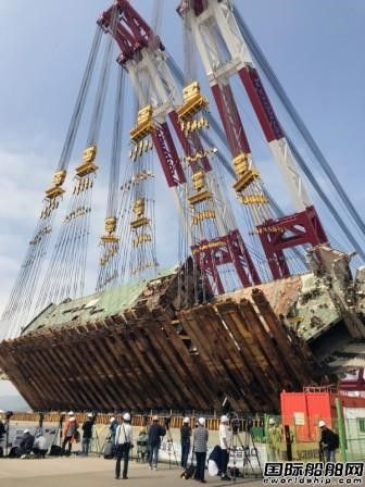 “世越”號被扶正！左舷時隔4年后重見天日