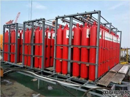 外高橋造船H1465船實現(xiàn)塢內(nèi)CO2瓶組吊裝