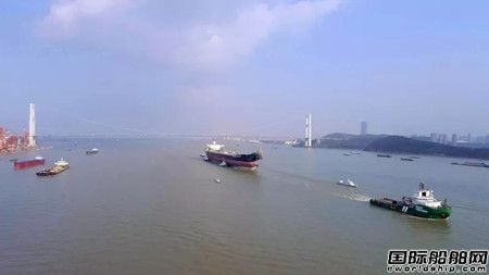 史上最大無動力船“探險家”號FPSO靠泊江陰