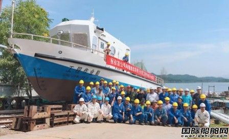 桂江造船兩艘工程作業船下水