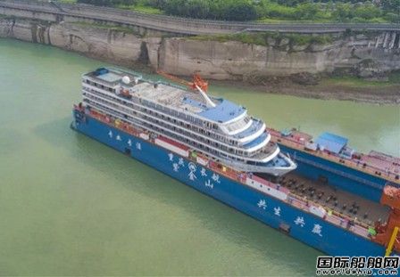 三峽庫區(qū)最大浮船塢在重慶江萬船廠投入運(yùn)營