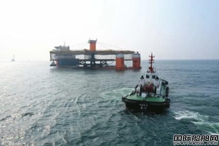 壯觀!3艘船聯(lián)手完成中國(guó)首座單柱式深海漁場(chǎng)浮卸安裝