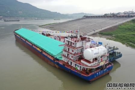 國內首艘油氣電混合動力內河船舶啟航