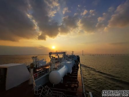 揚州金陵船廠16300噸雙燃料化學品船順利試航歸來