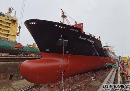 大連中遠(yuǎn)海運(yùn)重工完成兩艘集裝箱船修理工程