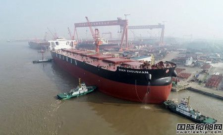 泰州海事局維護揚子江船業32.5萬噸超大型礦砂船出江試航