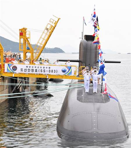 大宇造船建造韓國史上最強潛艇“島山安昌浩”號入列