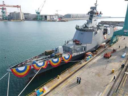 現代重工建造2800噸級新型護衛艦“春川”號下水