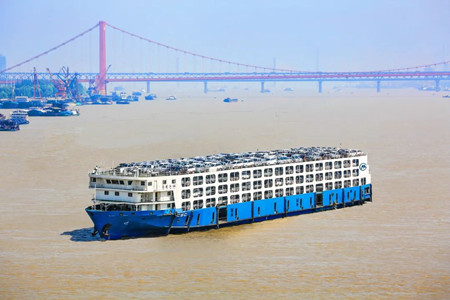 招商滾裝武漢公司開通泰州長城出口車江運航線