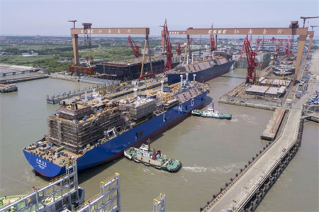 滬東中華建造深圳燃氣第一艘8萬方LNG船出塢下水