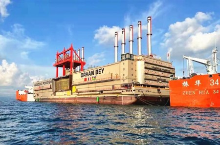 “振華34”輪土耳其成功浮裝1艘發(fā)電船