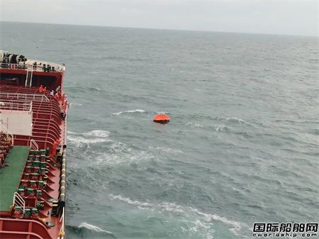 中遠海運能源“昆侖油206”輪成功救助11名遇險漁船船員