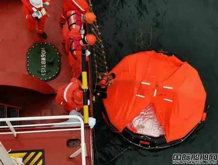 中遠海運能源“昆侖油206”輪成功救助11名遇險漁船船員
