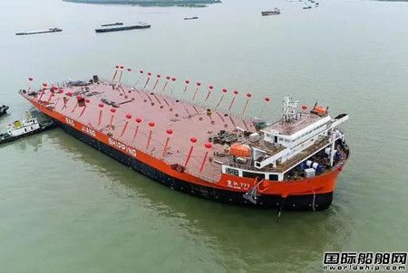 潤揚船業建造156米甲板運輸船下水