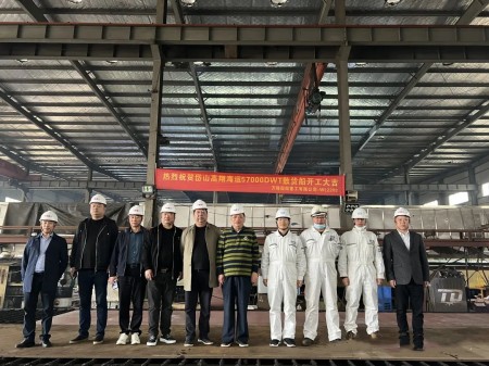 萬隆船舶重工首制57000DWT散貨船點火開工