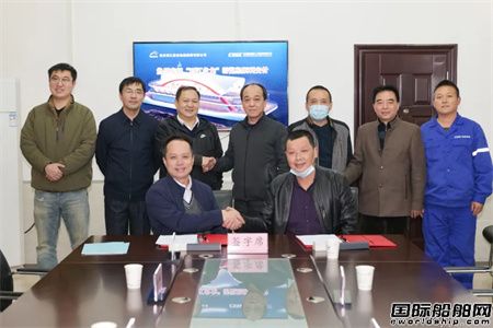 武船建造750客位雙體游覽船“兩江盤龍”輪交付