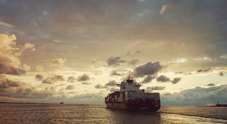 出售最后一艘集裝箱船！Tufton專注油輪市場