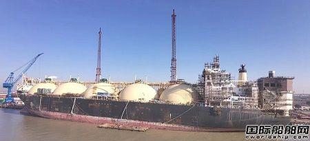 吹響沖鋒號！上海中遠海運重工“格里亞”輪迎來第二次進塢