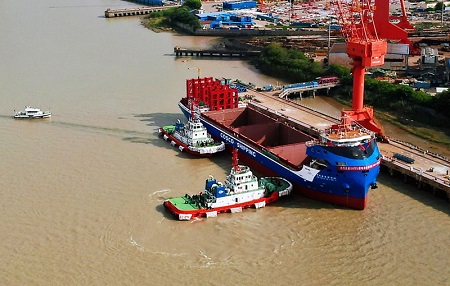 中創新航助力全球首制江海直達純電集裝箱船