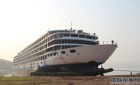 中江船業建造150m豪華郵輪“世紀遠航”號成功下水