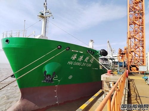 國內首艘甲醇燃料加注船完成首次燃料補給測試