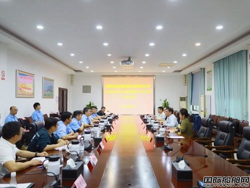黃埔文沖為國能遠(yuǎn)海建造85000噸散貨船首制船出塢