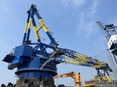振華重裝承建華夏金租5000T全回轉(zhuǎn)起重機(jī)順利總裝