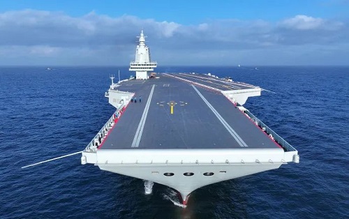 我國第三艘航母福建艦成功完成首次海試