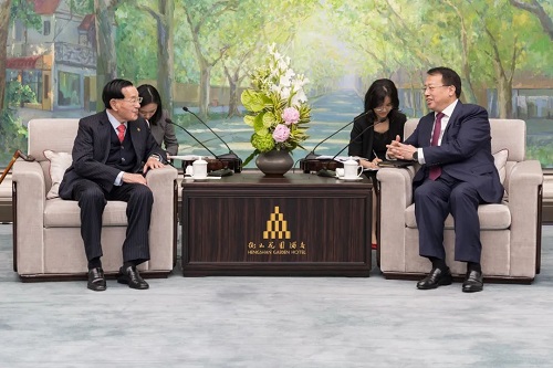 龔正會見美國福茂集團董事長趙錫成一行