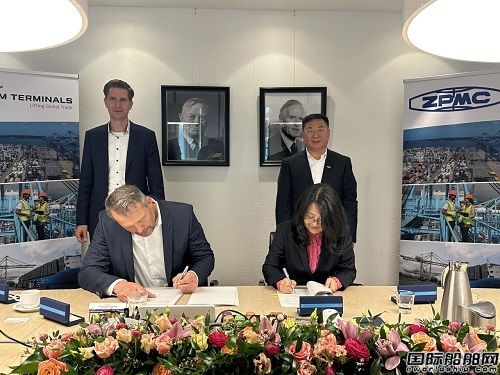 振華重工與馬士基碼頭集團公司舉行供貨合同簽約儀式