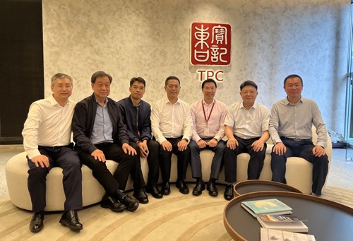 青島雙瑞黨委書記、總經(jīng)理付洪田帶隊(duì)拜訪新加坡客戶