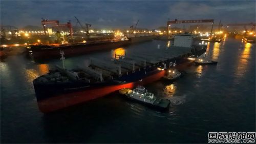 北海造船為達飛建造兩艘5500TEU集裝箱船同日出塢