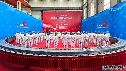 我國首套直徑18米級剖分式三排圓柱滾子回轉支承順利下線