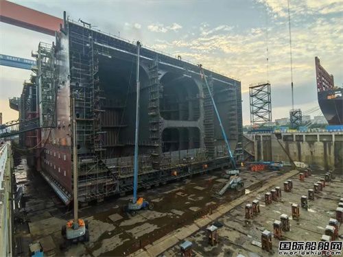 重大節點!大連造船FPSO-10項目順利完成艉段與平形體對接