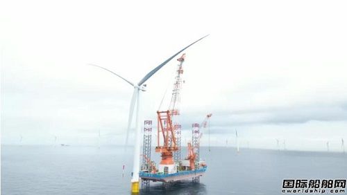 武漢船機建造華西1600風電安裝平臺完成首臺海上風電機組安裝